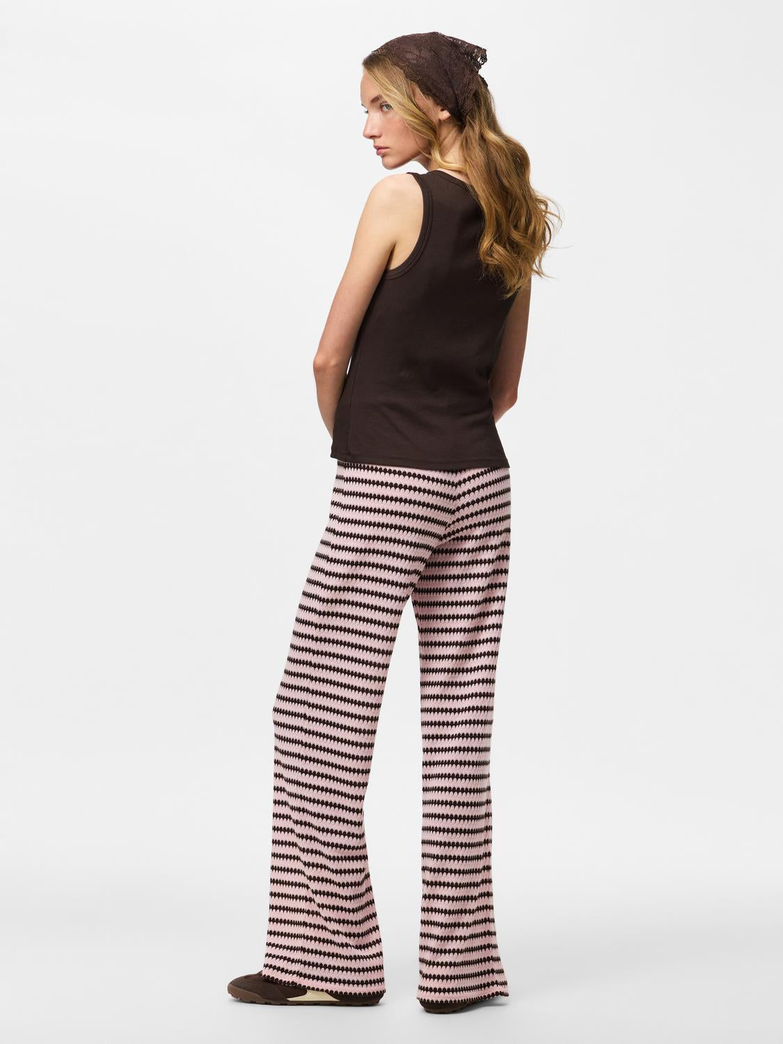 model_shot-back